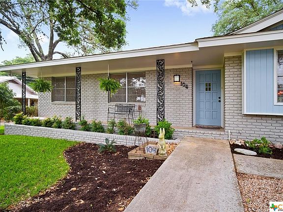 2nd image of 104 Panorama Dr