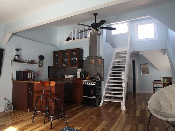 2nd image of 160 W 228th St #3