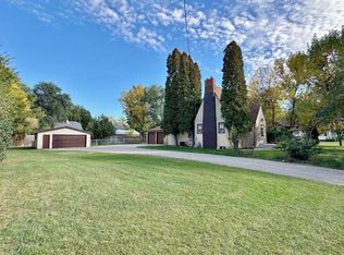 630 1st St NW, Minot, ND 58703