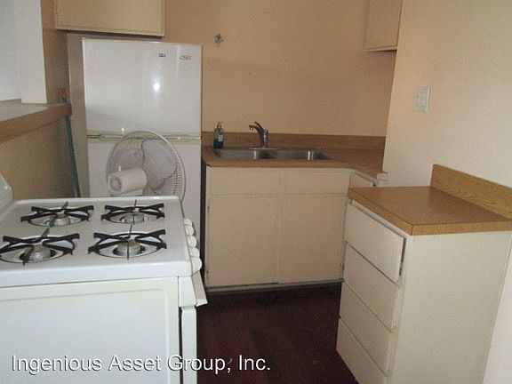 5th image of 2000 S Bedford St #B