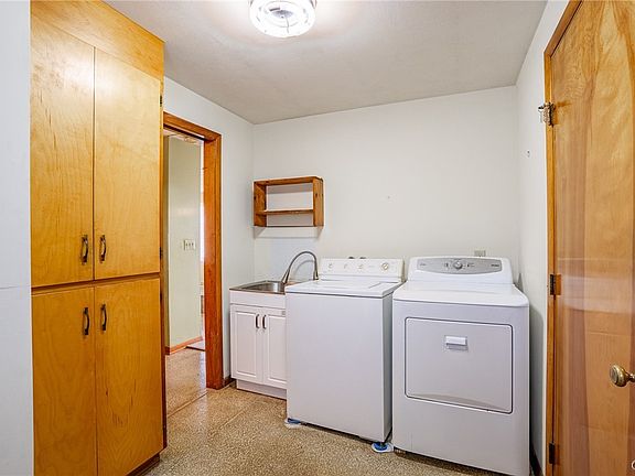 5th image of 11 Belle Ave