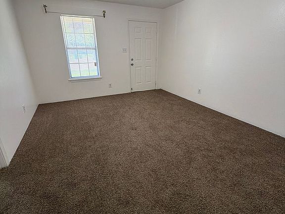3rd image of 37-39 Rushwood Dr #37