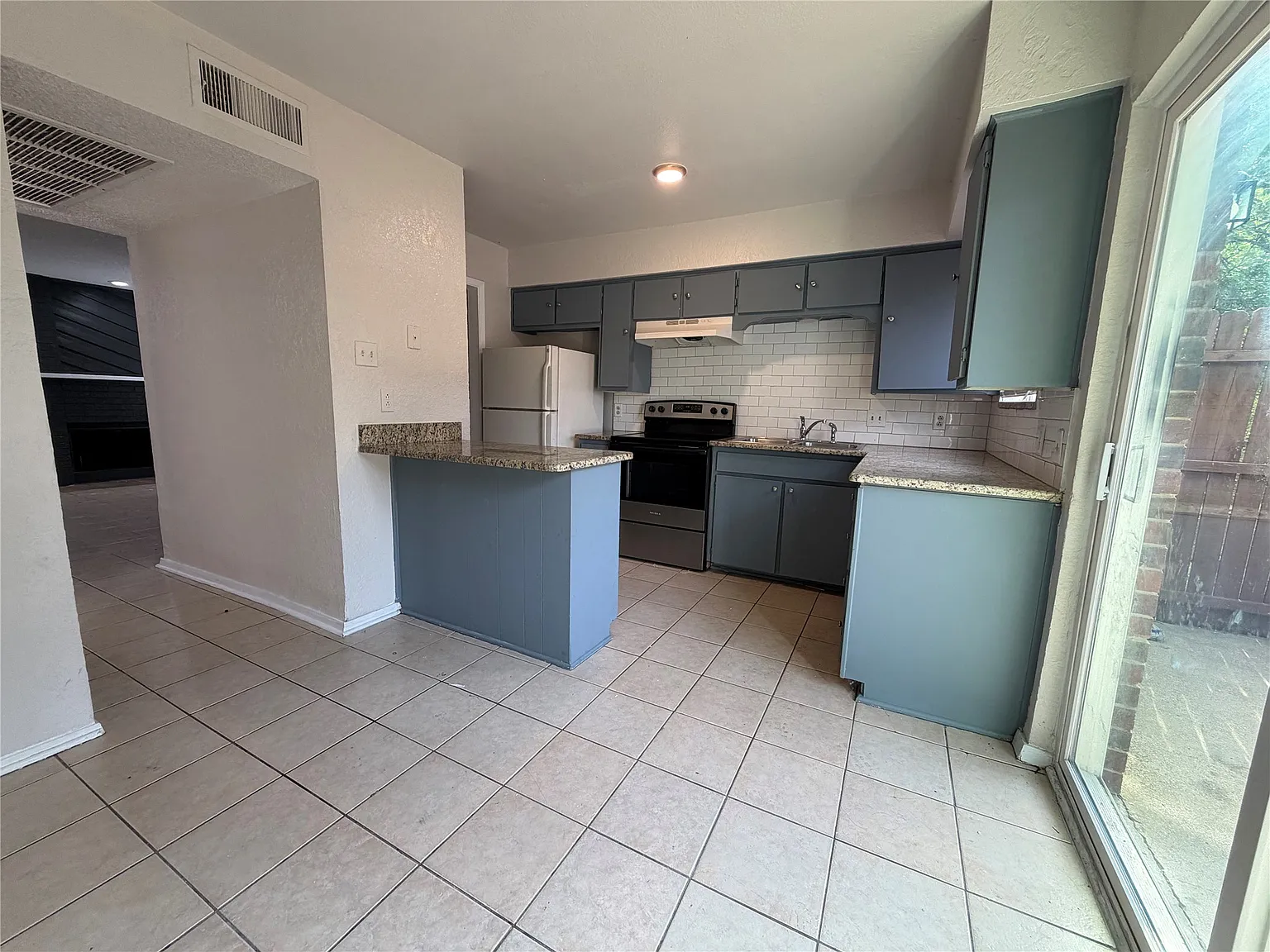 2 bed, 2.5 bath, 966 sqft, $1,550 — Photo 4