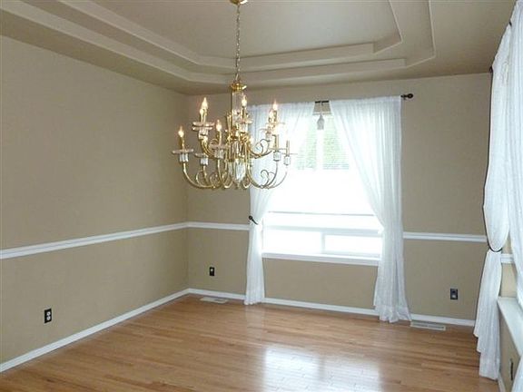 3rd image of 256 Englewood Dr