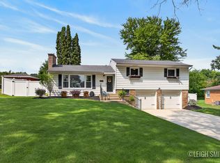 2165 Apple Ave NW, Grand Rapids, MI 49504
