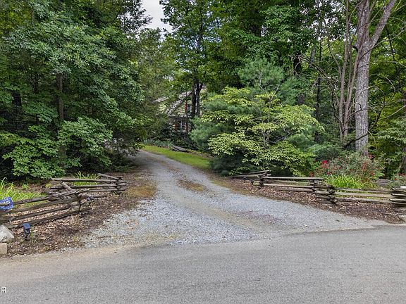 2nd image of 2344 Thunder Mountain Rd