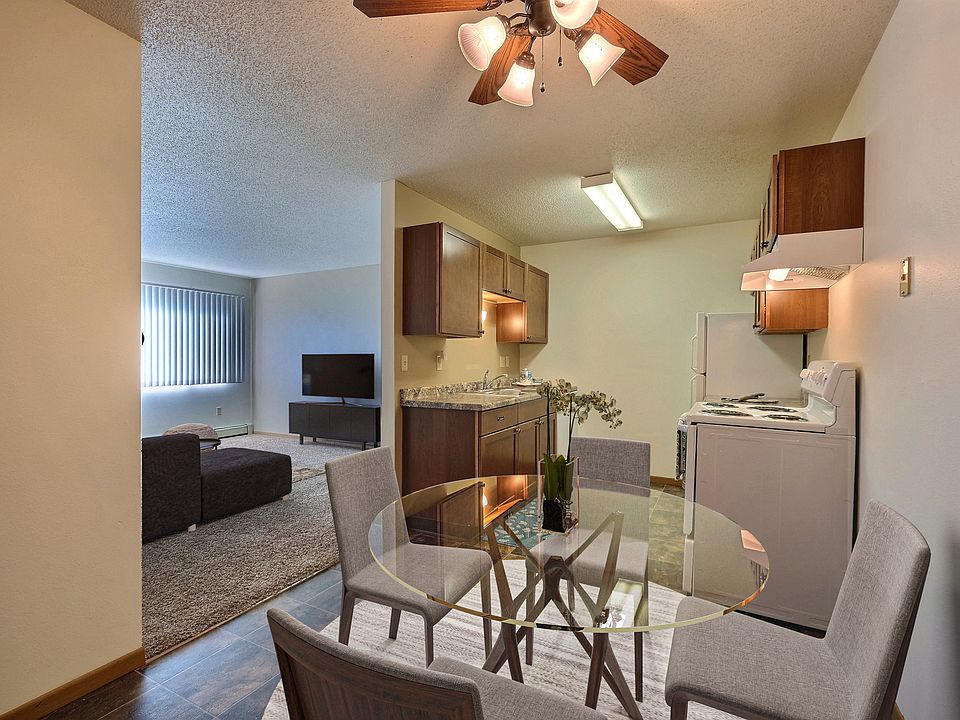 Fargo, ND Sterling Park Apartments | Dining