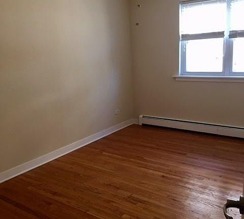 5th image of 625 W Wrightwood Ave APT 304A