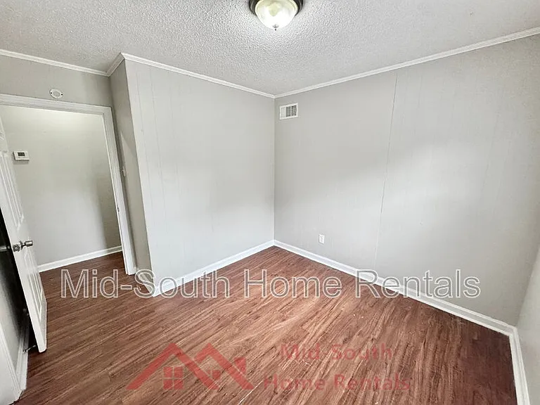 2050 Sharon Ln — Photo 11