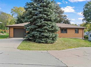 980 Mayfair Ct, Dubuque, IA 52003
