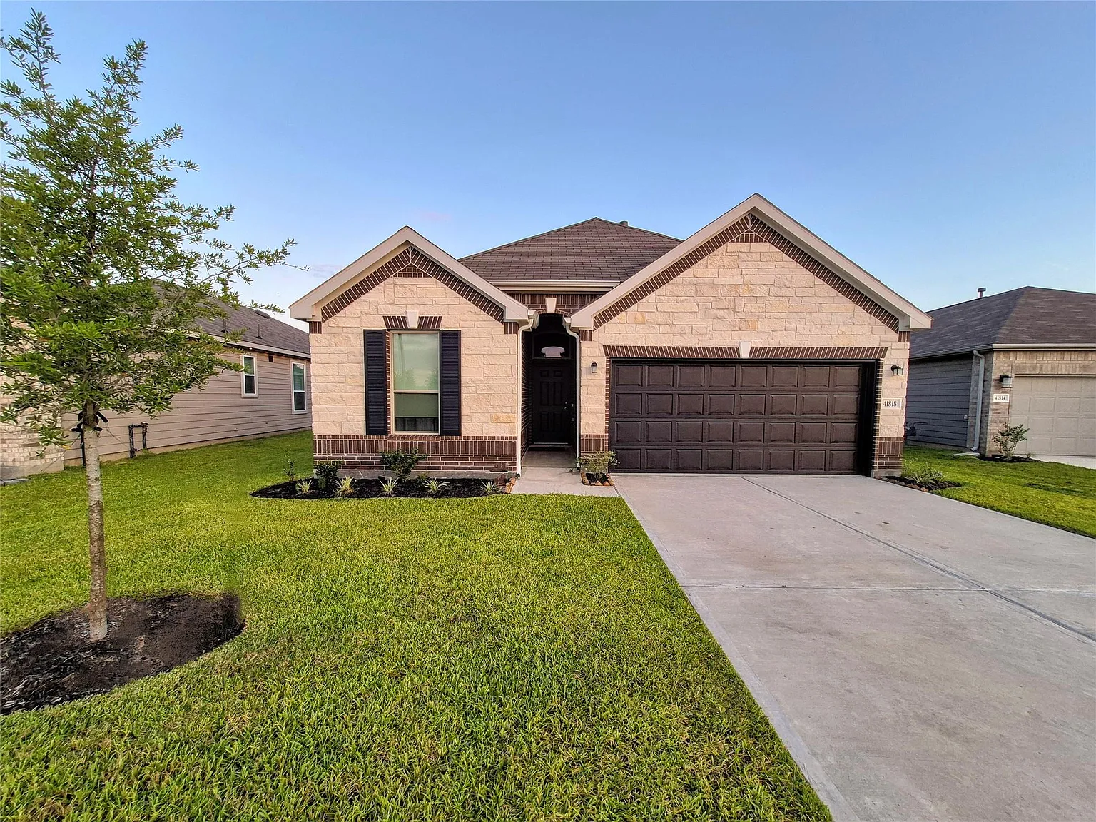3 bed, 2.0 bath, 1947 sqft, $1,950 — Photo 2