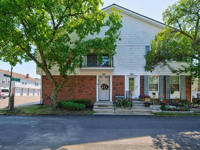 26070 N Lake Dr — Photo 37