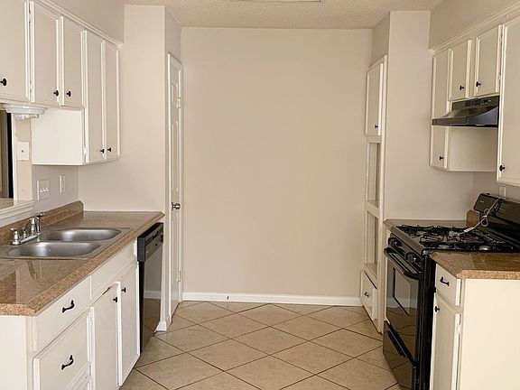 5th image of 6811 Winding Trace Dr