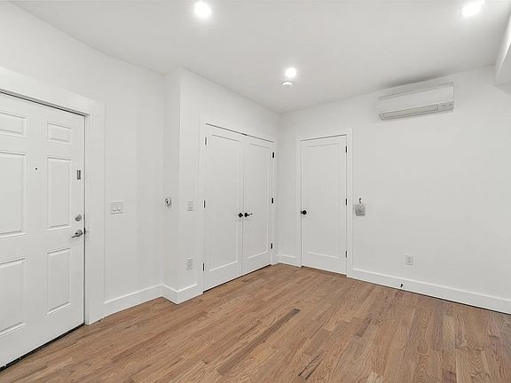5th image of 232 Van Horne St #3A