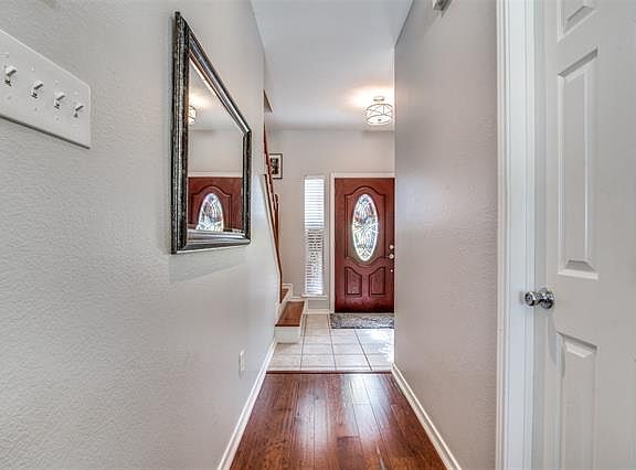 3rd image of 826 Bear Branch Ct