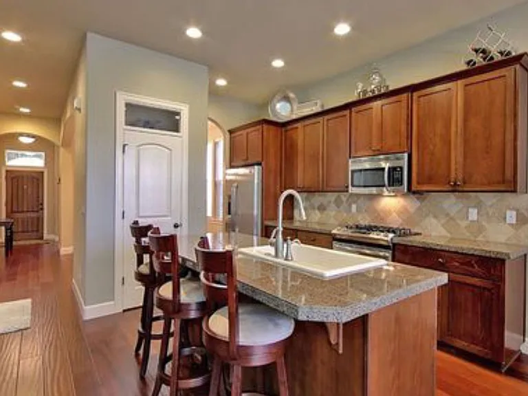 11543 NW Knightsview Ln — Photo 4
