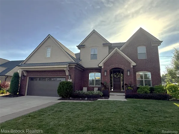 1126 Queensboro Dr, Rochester Hills, MI 48307