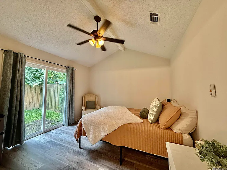 419 Bonarbridge Dr — Photo 10