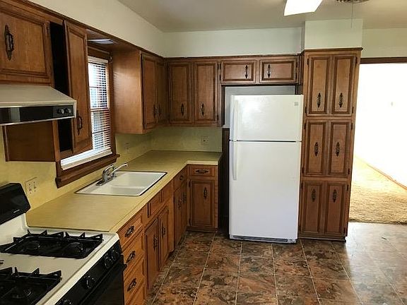 3rd image of 807 S 25 Mile Ave