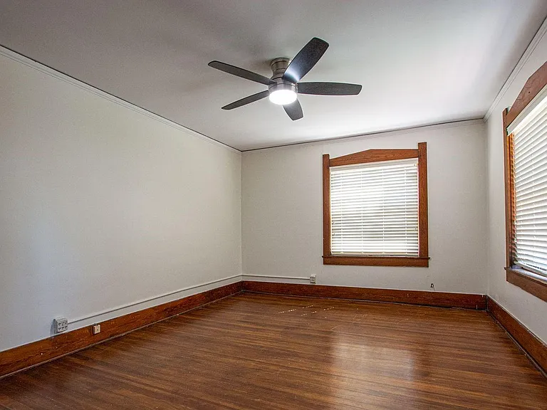 3008 Dewey Ave — Photo 8