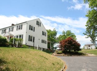 389 Fishkill Ave, Beacon, NY 12508