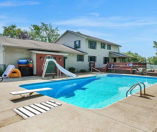 4th image of 14869 Meddler Ave