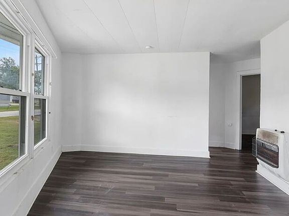 4th image of 111 N Bell St #A