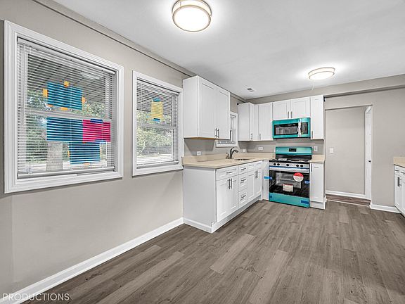 3rd image of 16037 Clifton Park Ave