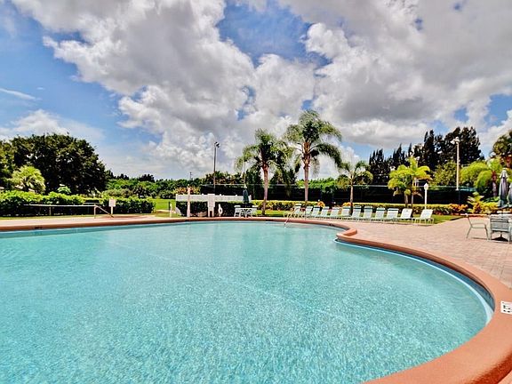 3rd image of 675 W Lake Jasmine Cir Unit 675-101