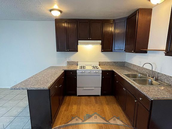 5th image of 4020 W Broadway #12
