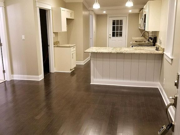 5th image of 551 Wainwright Ave