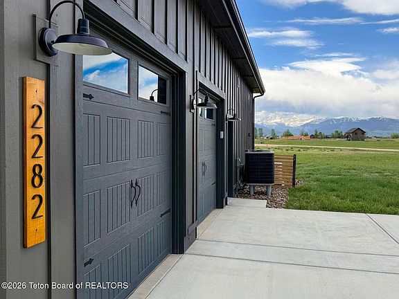 3rd image of 2282 Daydream Dr