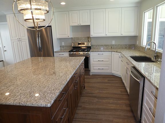 Kitchen cabinets and drawers