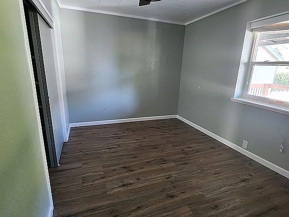 3rd image of 631 Pecan St