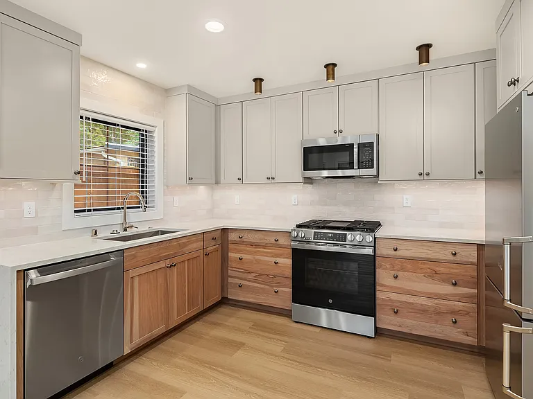 2351 NE 91st St — Photo 3