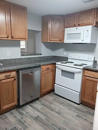 2218 Odessa St — Photo 8