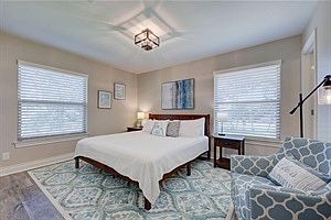 5th image of 1482 Eastview Dr