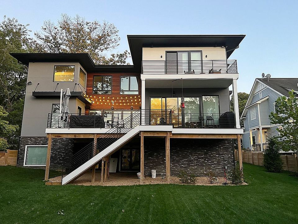 2nd image of 218 Talahi Rd SE