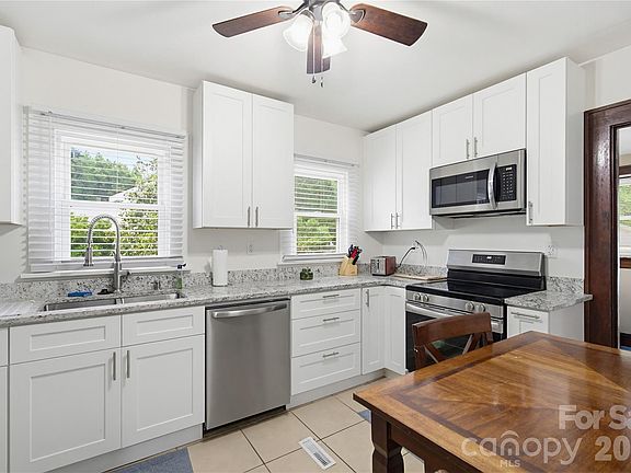 5th image of 734 Tanglewood Dr
