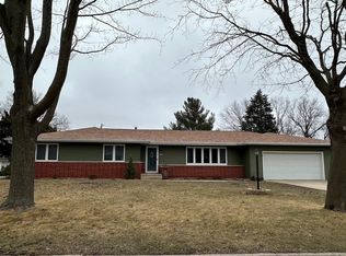 104 Hilltop Dr, Charles City, IA 50616