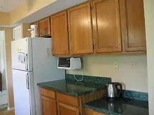 325 Meadowview Ln — Photo 2