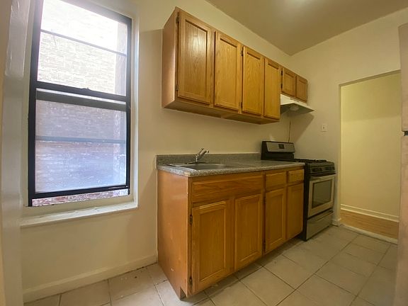 2nd image of 15 Wadsworth Ave APT 3E