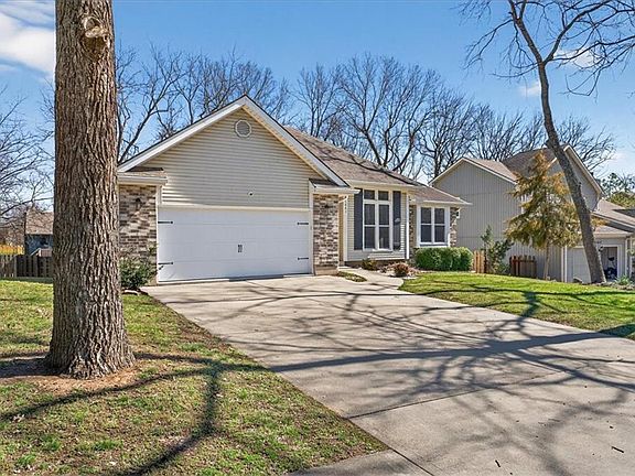 2nd image of 1541 NE Neawanna Dr