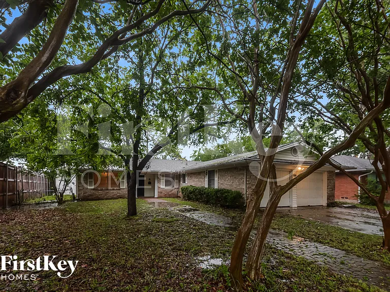 1109 Atlanta Dr — Photo 2