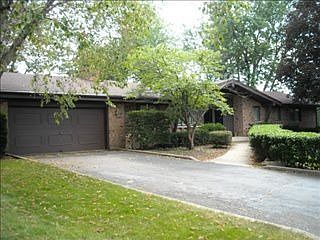 1st image of 806 Oakmont Pl