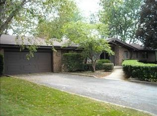806 Oakmont Pl, Rockford, IL 61107