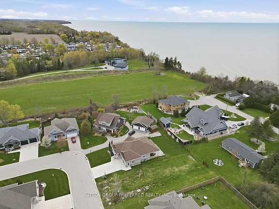 3rd image of 26 Thimbleweed Dr
