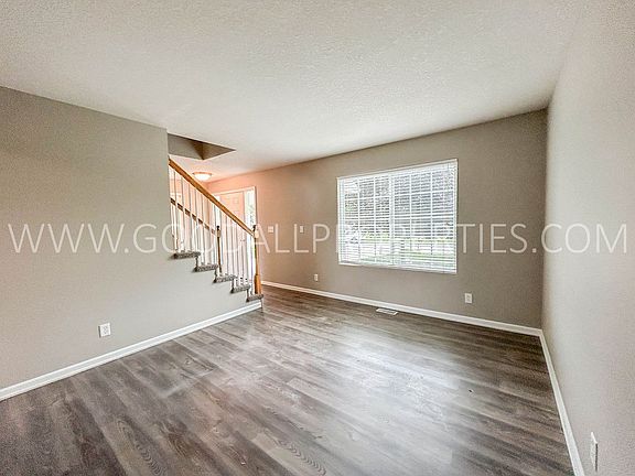 4th image of 550 SE Westgate Dr