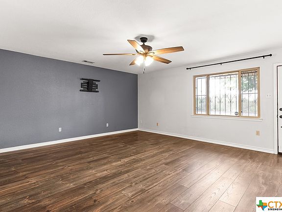 5th image of 1009 W Avenue D