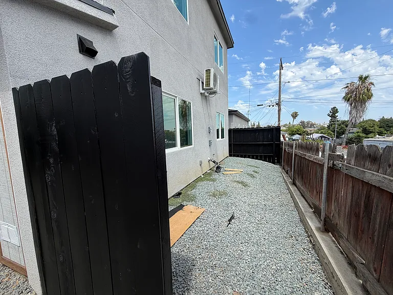 637 S 32nd St — Photo 14